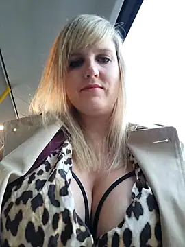 Snapshot of Sexybiene969 chatting on 09-30-25, 04:12 Sexybiene969 online show from 09-30-25, 04:12