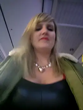 Snapshot of Sexybiene969 chatting on 10-06-25, 04:26 Sexybiene969 online show from 10-06-25, 04:26