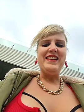 Snapshot of Sexybiene969 chatting on 10-11-25, 02:59 Sexybiene969 online show from 10-11-25, 02:59