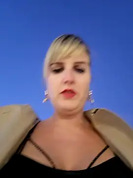 Snapshot of Sexybiene969 chatting on 10-13-25, 04:40 Sexybiene969 online show from 10-13-25, 04:40