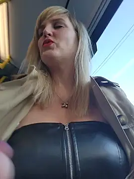 Snapshot of Sexybiene969 chatting on 10-24-25, 02:57 Sexybiene969 online show from 10-24-25, 02:57