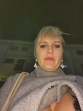 Snapshot of Sexybiene969 chatting on 11-06-25, 05:14 Sexybiene969 online show from 11-06-25, 05:14