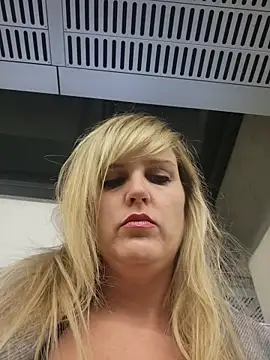 Snapshot of Sexybiene969 chatting on 11-11-25, 05:24 Sexybiene969 online show from 11-11-25, 05:24