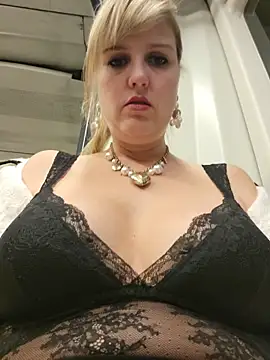 Snapshot of Sexybiene969 chatting on 11-14-25, 04:06 Sexybiene969 online show from 11-14-25, 04:06