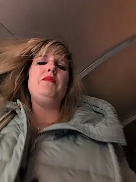 Snapshot of Sexybiene969 chatting on 11-22-25, 04:06 Sexybiene969 online show from 11-22-25, 04:06