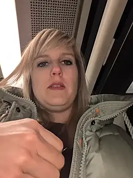 Snapshot of Sexybiene969 chatting on 11-28-25, 05:26 Sexybiene969 online show from 11-28-25, 05:26