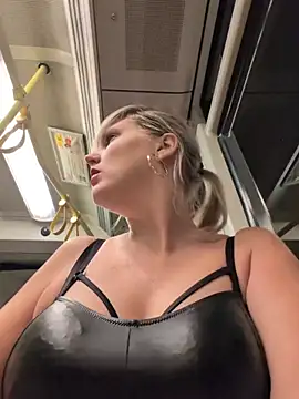 Snapshot of Sexybiene969 chatting on 12-01-25, 05:18 Sexybiene969 online show from 12-01-25, 05:18