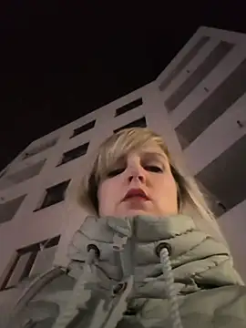 Snapshot of Sexybiene969 chatting on 12-17-25, 05:08 Sexybiene969 online show from 12-17-25, 05:08