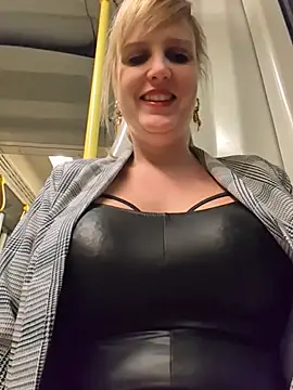 Snapshot of Sexybiene969 chatting on 12-22-25, 05:21 Sexybiene969 online show from 12-22-25, 05:21