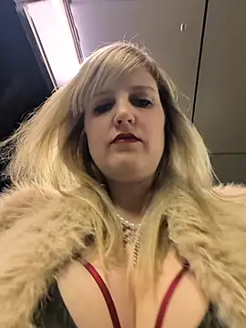 Snapshot of Sexybiene969 chatting on 03-05-26, 05:31 Sexybiene969 online show from 03-05-26, 05:31