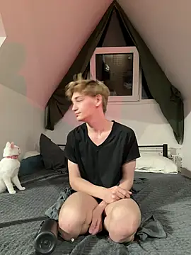 Snapshot of Julian_wins chatting on 03-22-25, 10:48 Julian wins online show from 03-22-25, 10:48