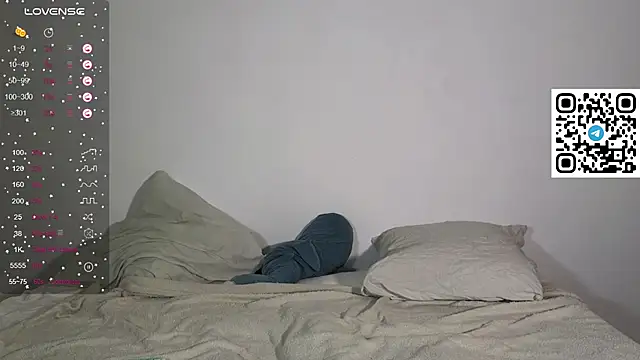 Snapshot of Julian_wins chatting on 12-20-25, 04:47 Julian wins online show from 12-20-25, 04:47