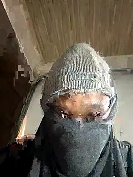 Snapshot of OneWhoBringsJoy chatting on 11-12-25, 01:44 OneWhoBringsJoy online show from 11-12-25, 01:44