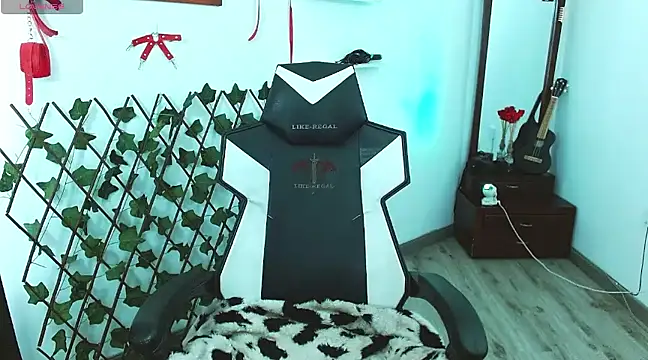 Snapshot of imcleo_xoxo chatting on 02-25-25, 01:39 imcleo xoxo online show from 02-25-25, 01:39