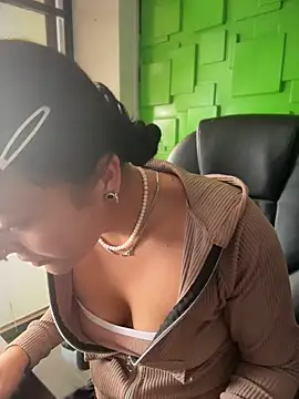 Dulce  Boyd online show from 04-13-26, 02:00