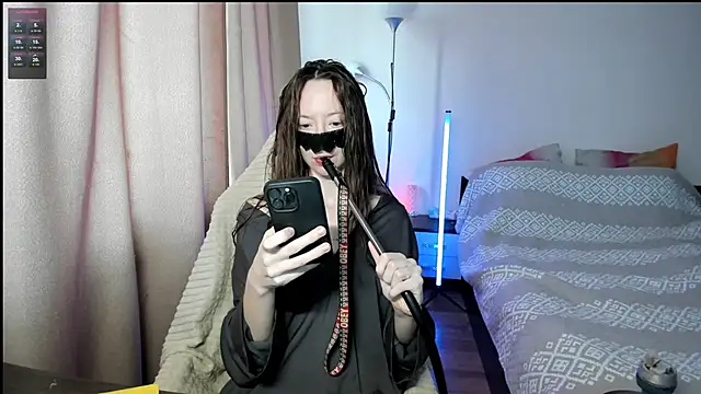 Snapshot of holyharlot chatting on 03-17-25, 09:33 holyharlot online show from 03-17-25, 09:33