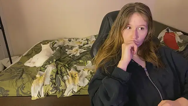 Sabrinaanddaniel online show from 10-27-25, 06:45