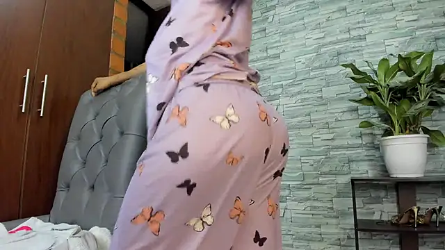 nicollesofia2 online show from 02-08-25, 03:52