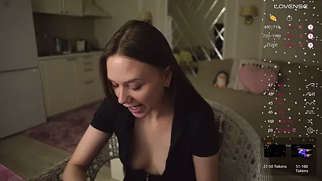 Snapshot of alexa_feels_ chatting on 02-13-26, 04:14 alexa feels online show from 02-13-26, 04:14