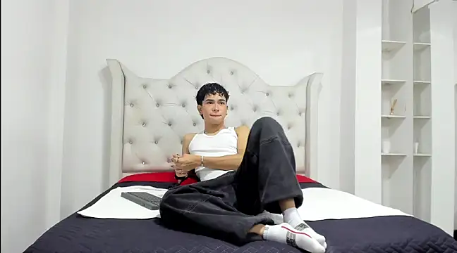 Aiiden 15 online show from 02-21-25, 02:59