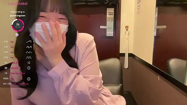 Snapshot of Riri__o0 chatting on 03-20-25, 09:15 Riri o0 online show from 03-20-25, 09:15