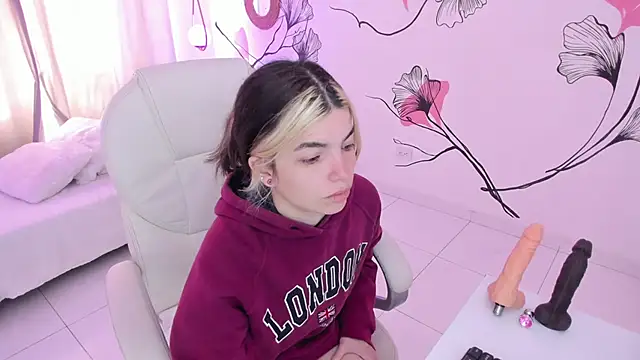 Isabela Fiorelli online show from 10-06-25, 01:08