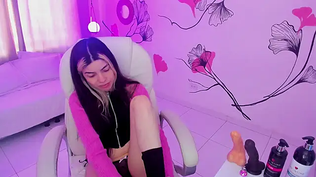 Isabela Fiorelli online show from 11-18-25, 01:04