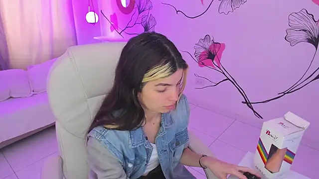 Isabela Fiorelli online show from 11-23-25, 01:22