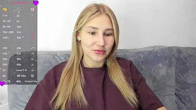 Snapshot of And1sa chatting on 12-19-25, 08:21 And1sa online show from 12-19-25, 08:21