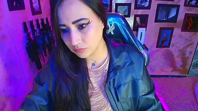 Snapshot of cherryy_bombshelll chatting on 01-14-26, 04:56 cherryy bombshelll online show from 01-14-26, 04:56