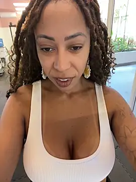 Snapshot of dianagolley420 chatting on 02-11-25, 03:08 dianagolley420 online show from 02-11-25, 03:08