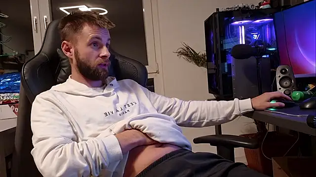 Snapshot of ademandjulia chatting on 01-13-26, 08:58 ademandjulia online show from 01-13-26, 08:58