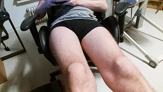 Snapshot of ademandjulia chatting on 02-16-26, 09:33 ademandjulia online show from 02-16-26, 09:33