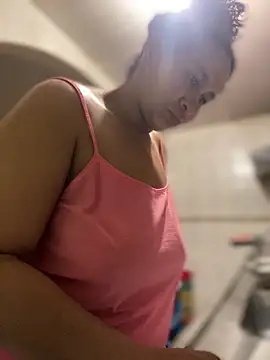 Carola-Ross online show from 12-15-25, 04:55