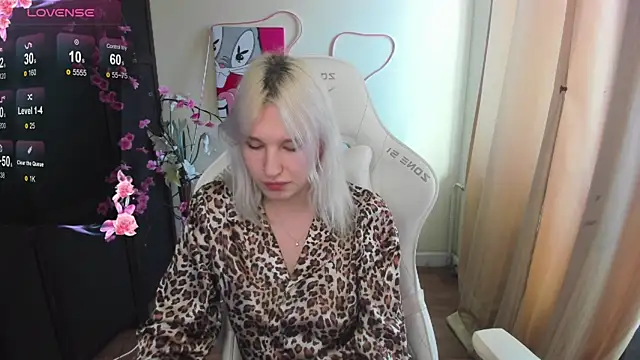 EvelinaLuu online show from 04-02-26, 04:54