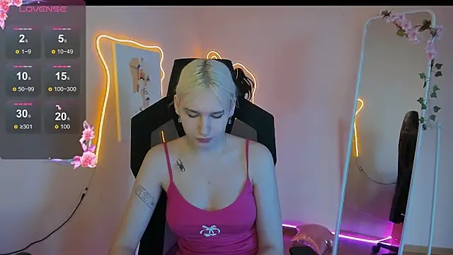 EvelinaLuu online show from 04-22-26, 01:52