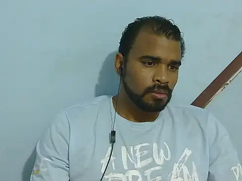 Snapshot of YOX22 chatting on 11-04-25, 05:06 YOX22 online show from 11-04-25, 05:06