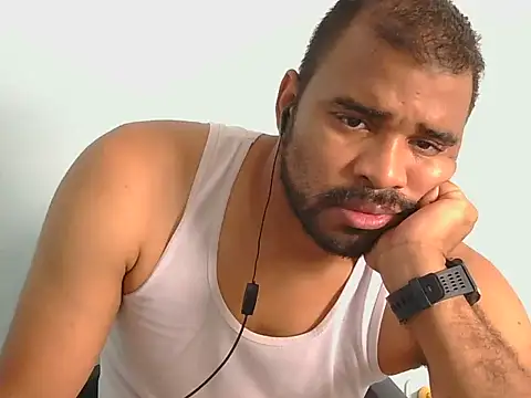 Snapshot of YOX22 chatting on 11-24-25, 01:33 YOX22 online show from 11-24-25, 01:33