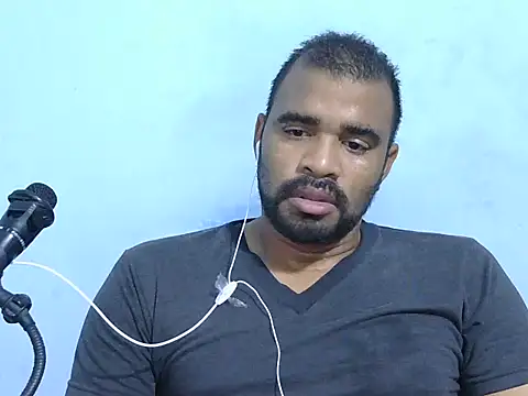 Snapshot of YOX22 chatting on 02-27-26, 06:13 YOX22 online show from 02-27-26, 06:13