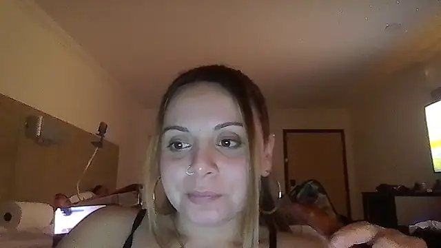 Snapshot of ShysluutGia chatting on 04-23-26, 04:35 ShysluutGia online show from 04-23-26, 04:35