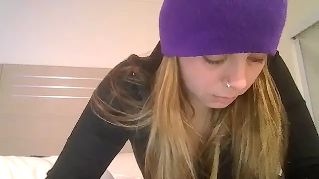 Snapshot of ShysluutGia chatting on 04-28-26, 05:12 ShysluutGia online show from 04-28-26, 05:12