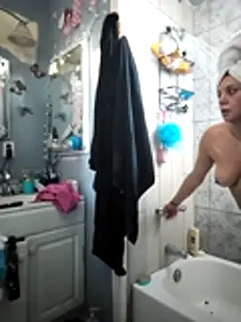 Snapshot of ShysluutGia chatting on 06-11-26, 12:08 ShysluutGia online show from 06-11-26, 12:08