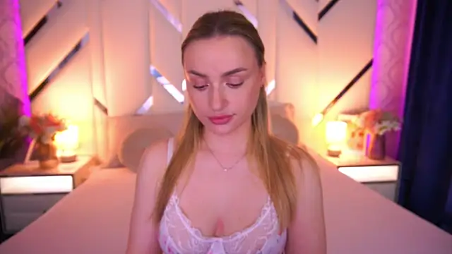 LindsieGreyy online show from 05-21-26, 01:18