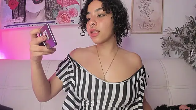 Dhalila  online show from 03-13-25, 01:32