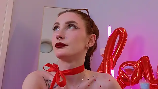 Snapshot of JoYung chatting on 02-14-25, 10:38 JoYung online show from 02-14-25, 10:38