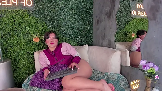 Snapshot of emmiily_z chatting on 02-17-25, 07:42 emmiily z online show from 02-17-25, 07:42