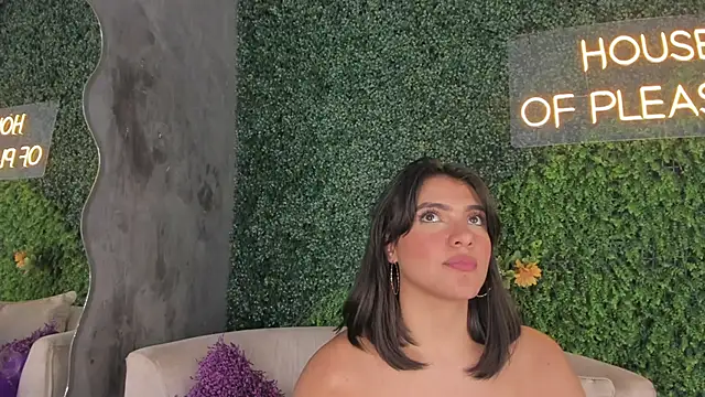 Snapshot of emmiily_z chatting on 02-22-25, 12:05 emmiily z online show from 02-22-25, 12:05