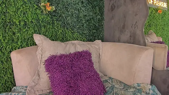 Snapshot of emmiily_z chatting on 02-26-25, 02:04 emmiily z online show from 02-26-25, 02:04