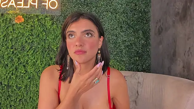 Snapshot of emmiily_z chatting on 02-26-25, 08:00 emmiily z online show from 02-26-25, 08:00