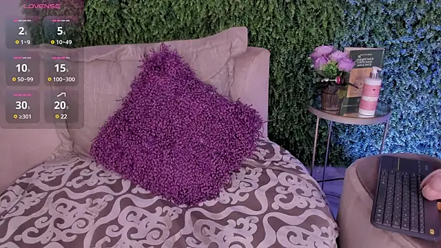 Snapshot of emmiily_z chatting on 03-17-25, 10:38 emmiily z online show from 03-17-25, 10:38